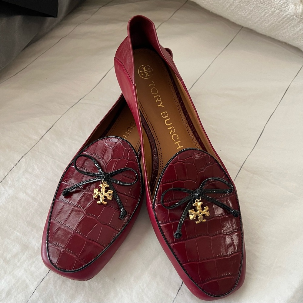 Tory Burch Women's Croc Embossed Loafers with Gold Charm Size 8 - Picture 12 of 12